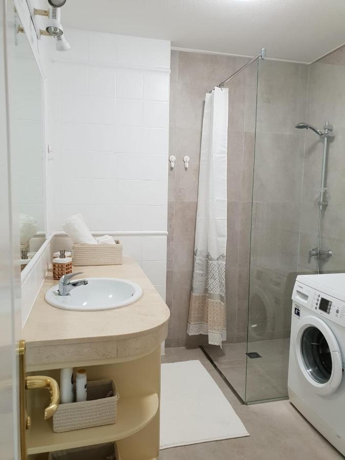 A Charming With A Swimming Pool Appartement *