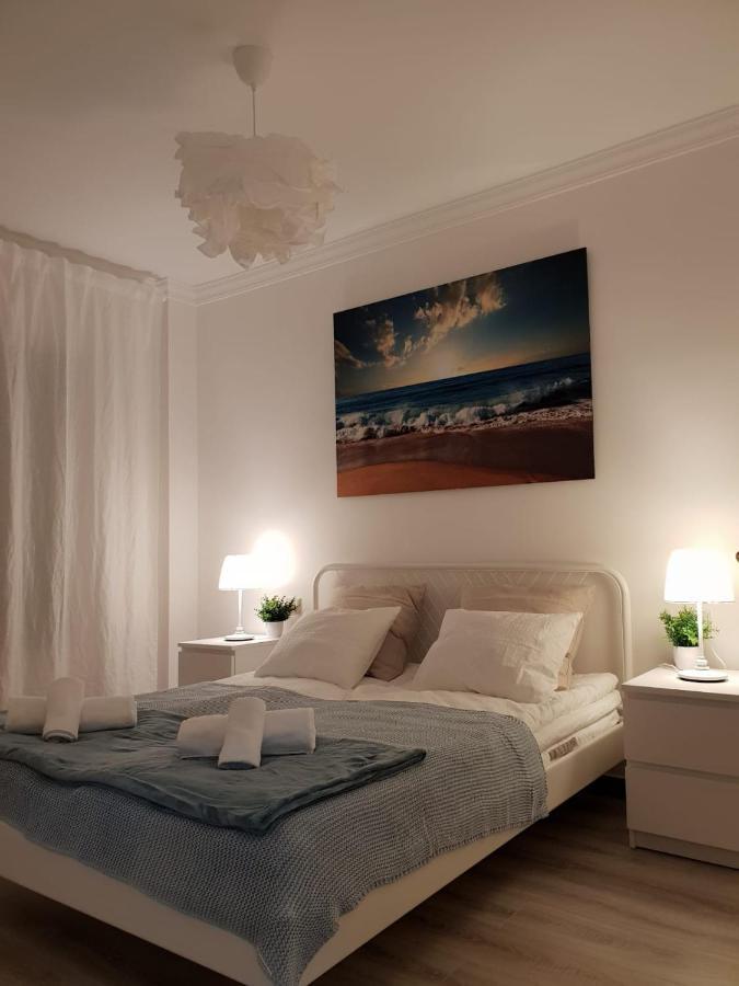 A Charming With A Swimming Pool Apartamento